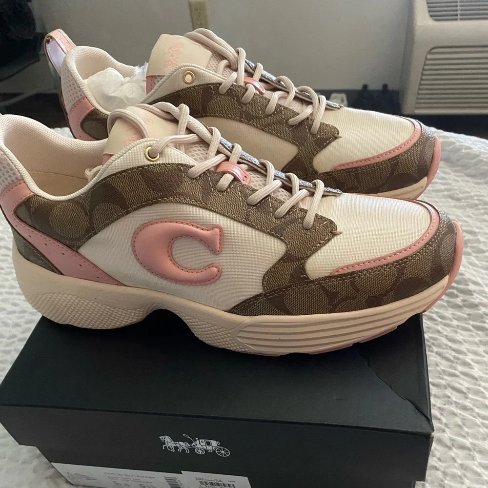 Coach runner - Picture 1 of 3
